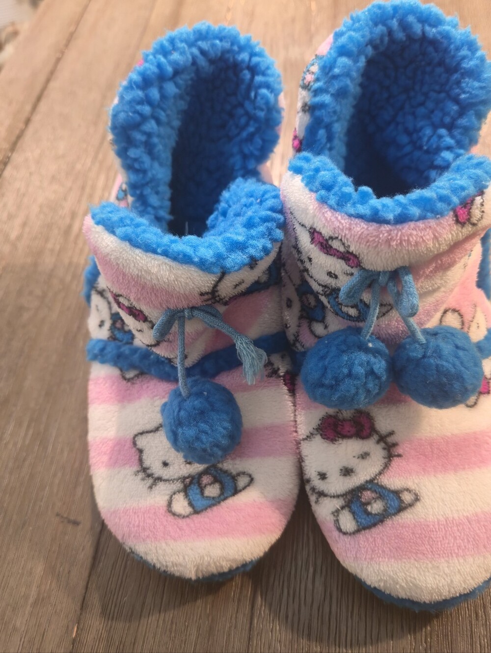 Hello Kitty Sz. 2/3 Little Girl Slippers